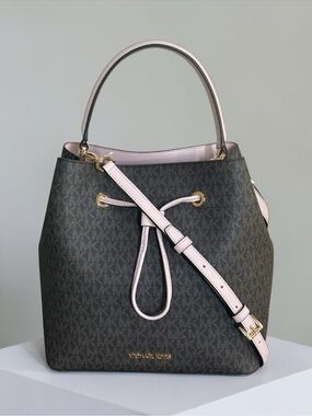 NWT Michael Kors Suri Brown Monogram Bucket Bag with Pale Pink Trim! NEW!